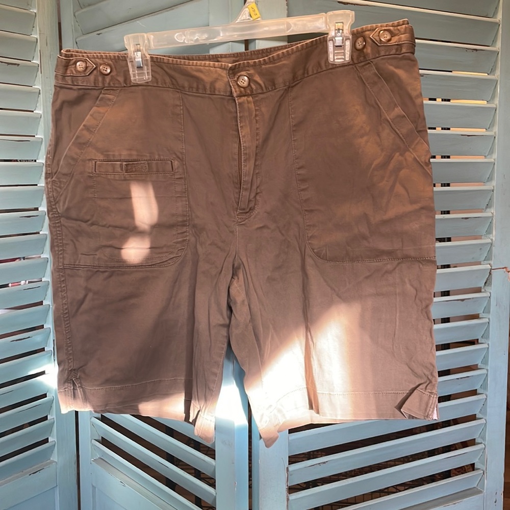 Size 16 Three Forks Ranch stretch brown shorts
